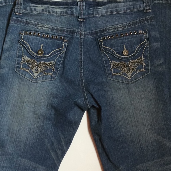 Distressed Washed Jean w/ Bead Embellished Pockets - Picture 2 of 6